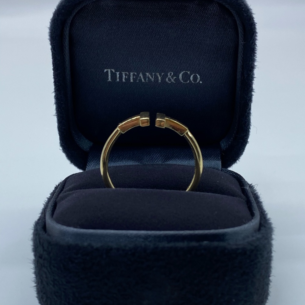Tiffany T Wire Ring in 18k Gold - Picture 7 of 12